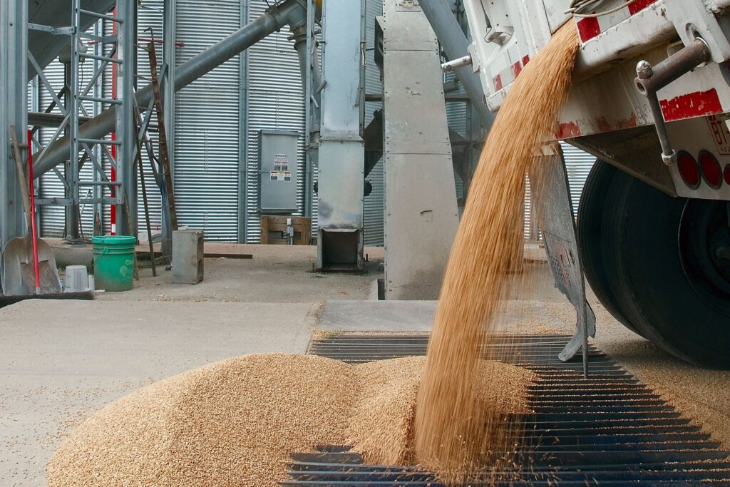 grain unloading truck